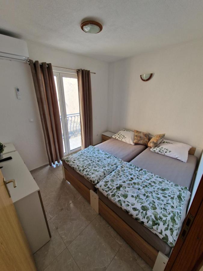 Sacher Apartament Igrane Bagian luar foto