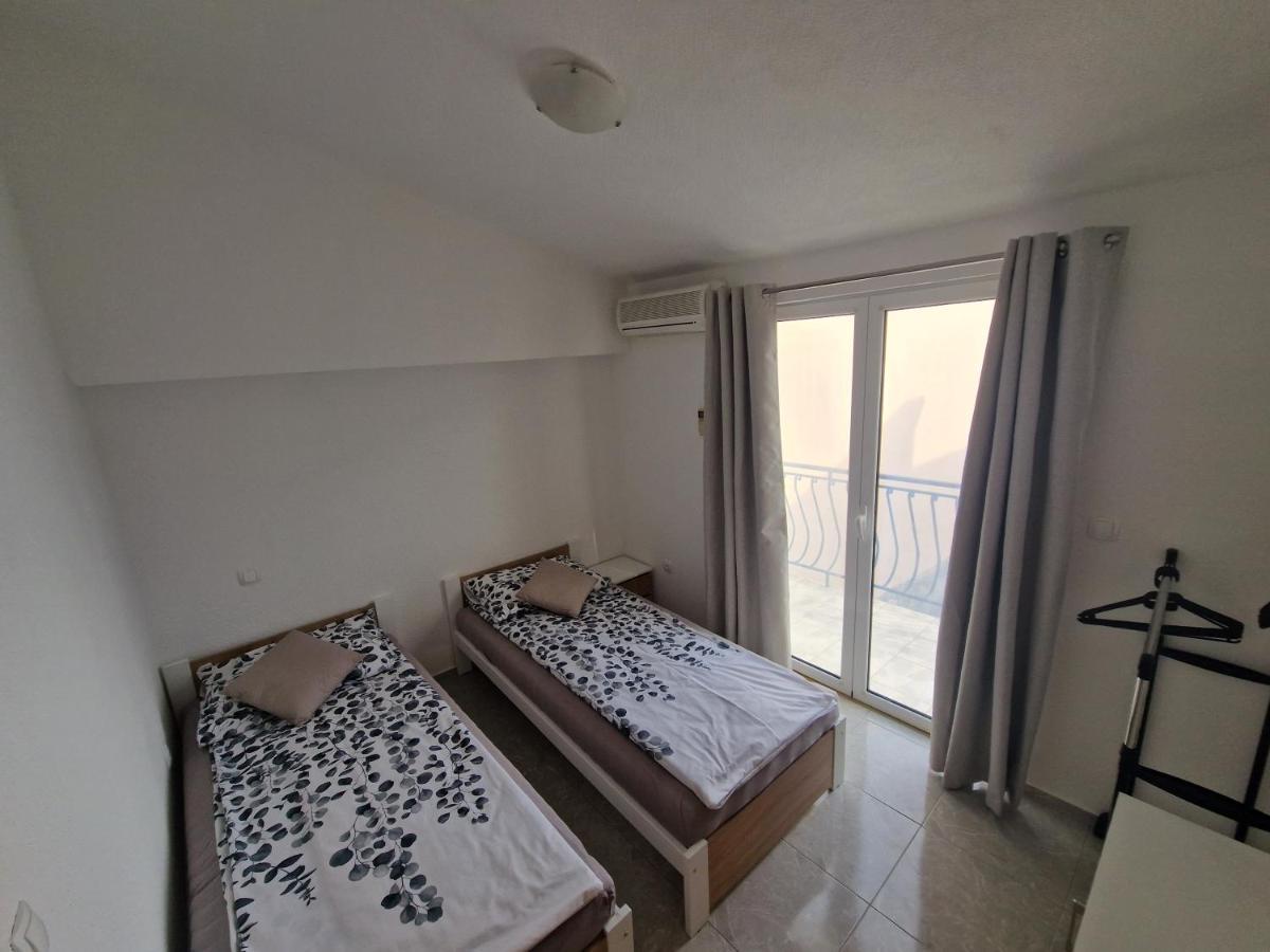 Sacher Apartament Igrane Bagian luar foto